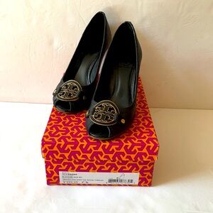 Tory Burch Black pebbled peep toe wedge Excellent condition